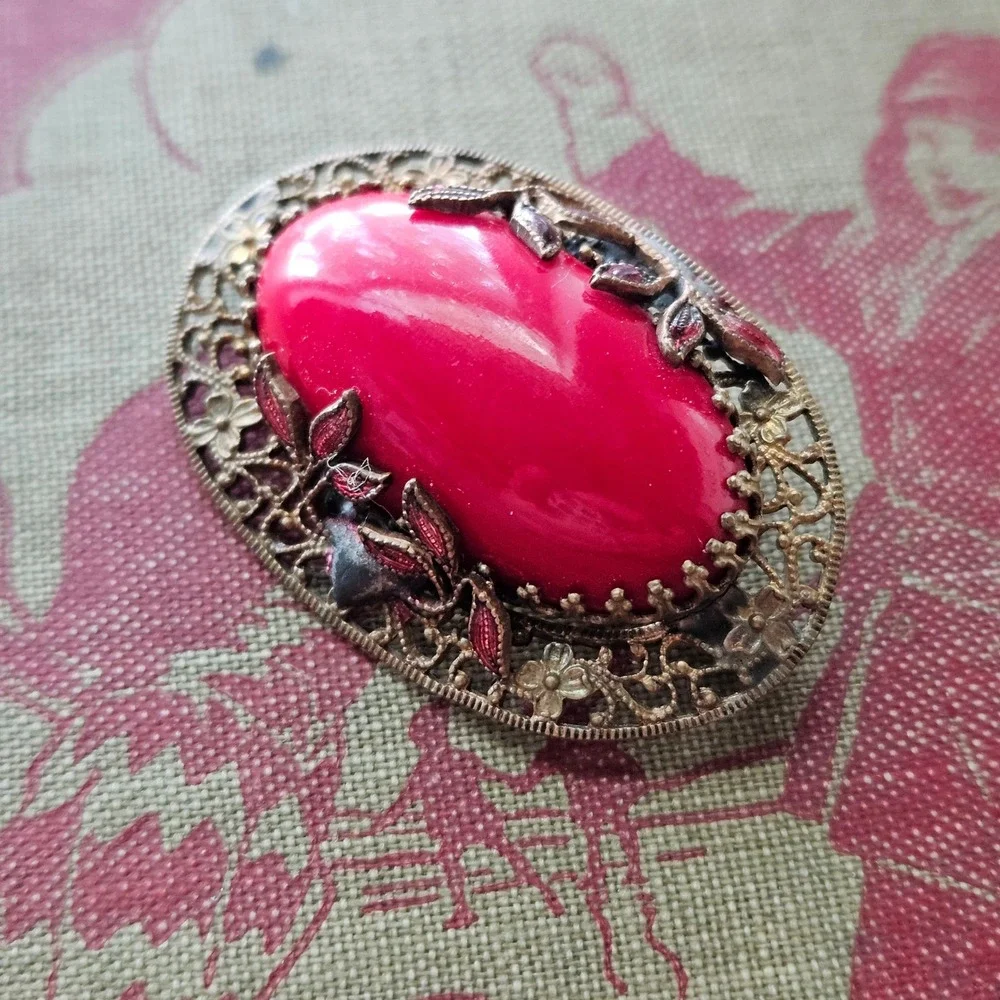 Antique Chech Gklass Red Oval Brooch Gold Tone Filigree Floral Leaf Enamel Pin